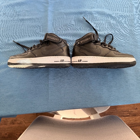 Nke air force 1 ( Collaboration with Stussy) size 5 boys (Retail $100) - Picture 3 of 5